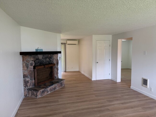 Photo - Updated single level 2 bed/1 bath duplex in Thurston!