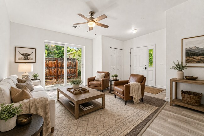 Photo - 1205-1205 Raven Pl