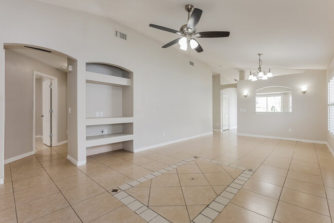 2614 Lansbury Pl