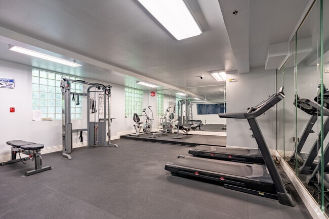 Gimnasio abierto las 24 horas - Kingsley Grand Apartments