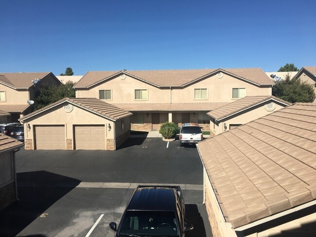 Photo - Beautiful Skyhawk Town Home, 1 car garage.