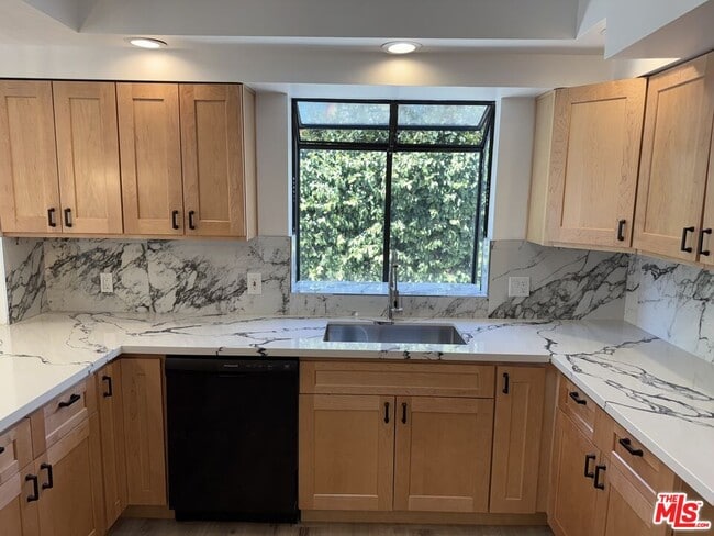 Photo - 641 N Martel Ave