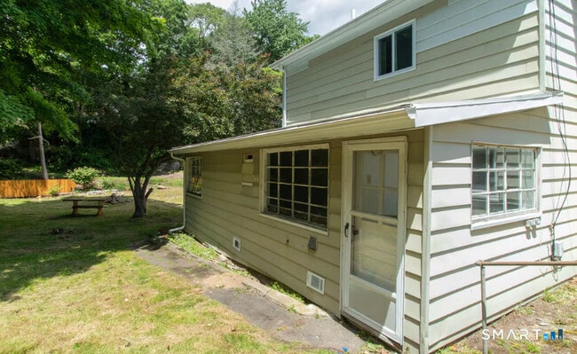 Building Photo - 30 Grove St Unit B