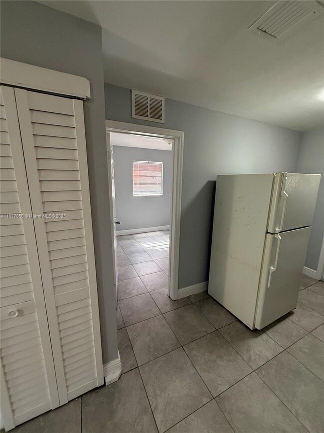 Photo - 4680 SW 33rd Ave Unit 4