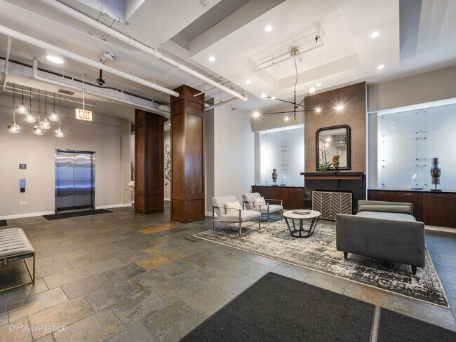 Photo - 901 W Madison St