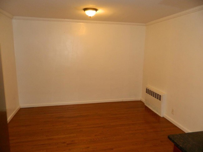 Photo - 1135 E 84th St Unidad 3