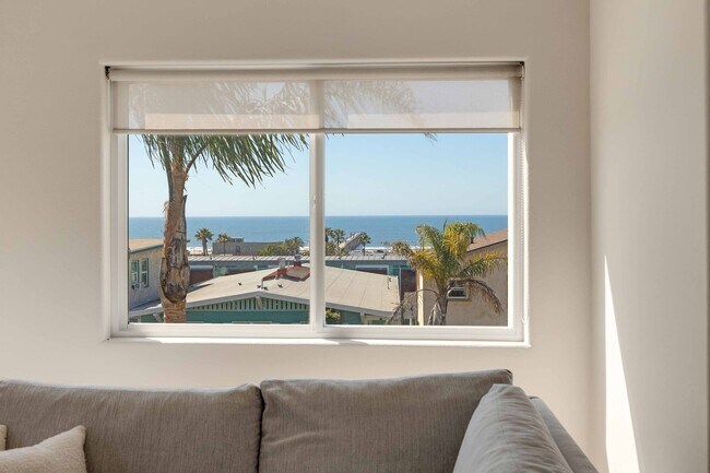 Photo - 1136 Monterey Blvd