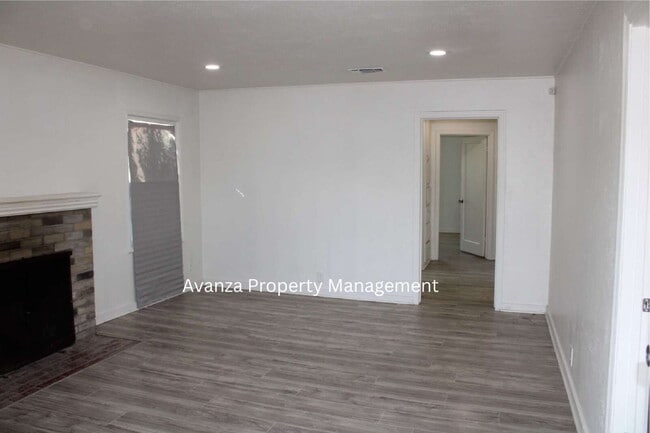 Photo - Fresno Mayfair District - 4 Bedroom Home 
...