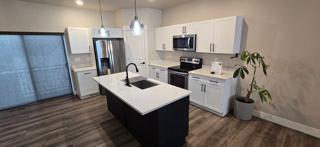 Building Photo - Come check out this beautiful 3 story town... Rental