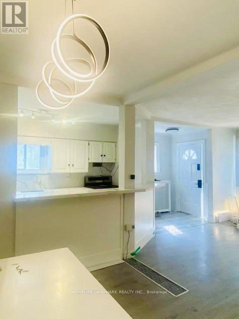 Photo - 166 Chaplin Crescent