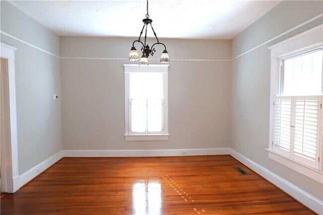 Photo - 217 Mountain View St