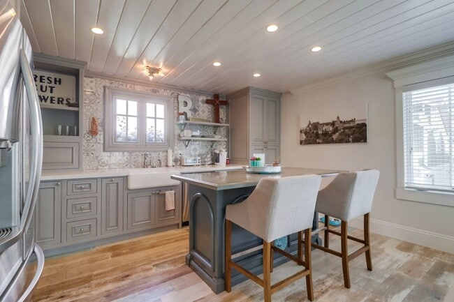 Photo - Furnished 2Bd/1Ba Apartment 2nd floor