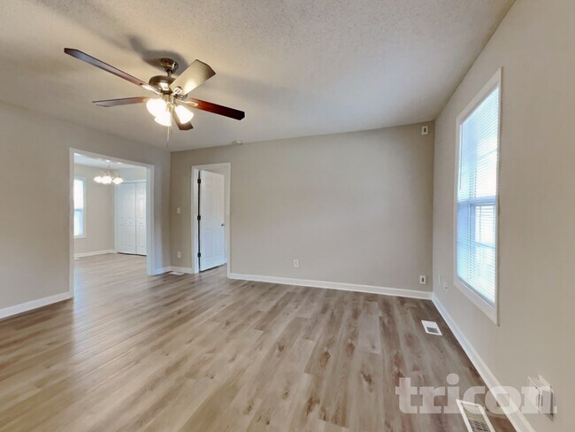 Photo - 1037 Cove Cir