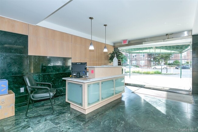 Photo - 88 Cutter Mill Rd Unidad 418