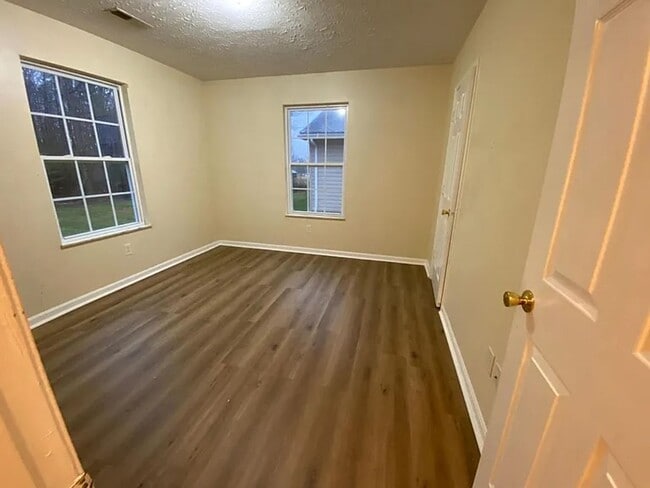 Building Photo - J-Ville Duplex: 11180/82 Unit 11182
