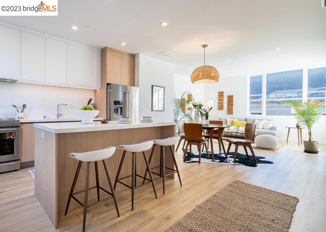 Building Photo - 802 Apgar St