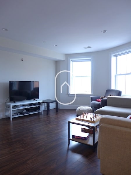 Photo - 8 Newcomb St