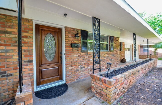 Photo - 9817 Cedardale Dr