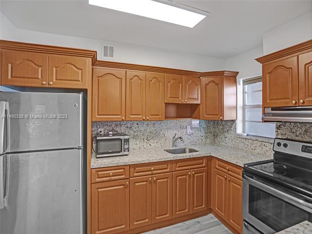 Photo - 7620 Carlyle Ave