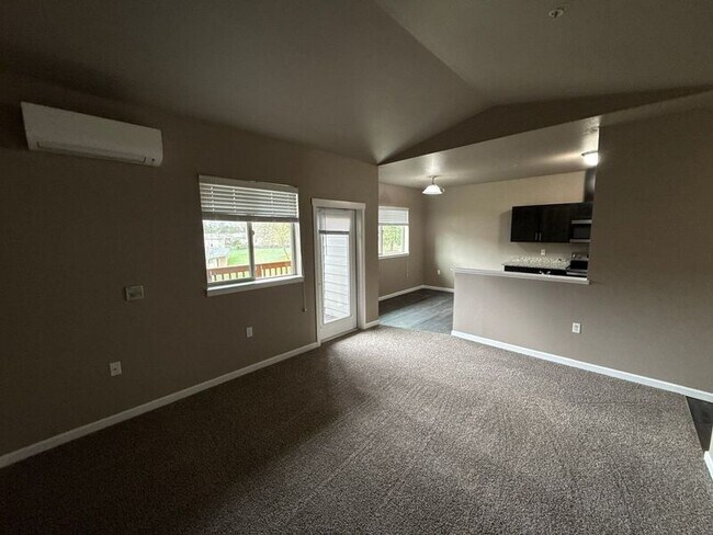 Photo - 4261 Hawthorne Ave NE Unidad 319