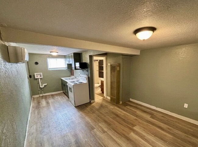 Photo - Updated 1 Bed 1 Bath in Central MHK