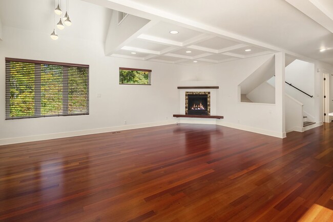 Photo - 4bd/3.5ba Kirkland House