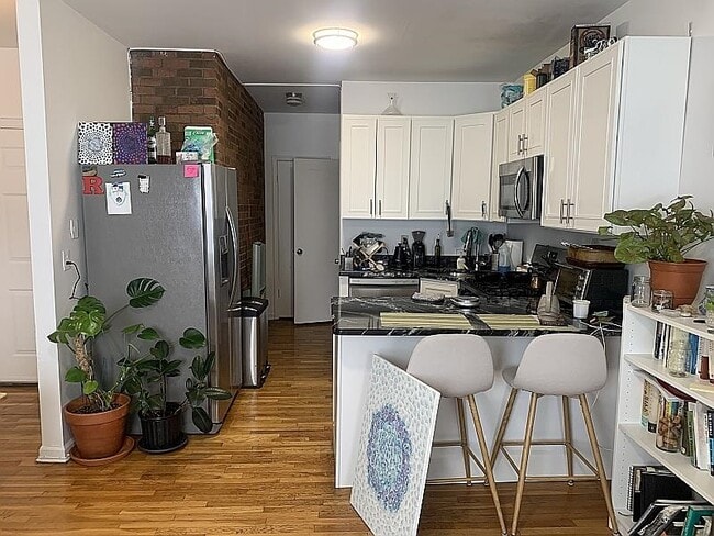 Building Photo - 233 Griffith St Unit 2E