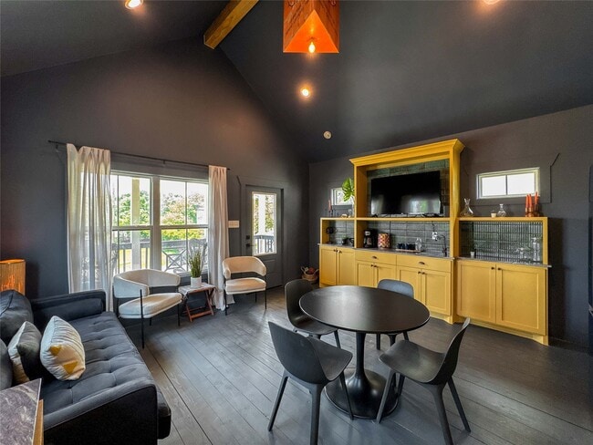 Building Photo - 1208 32nd St