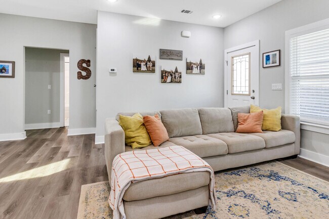 Photo - 52 Magnolia St