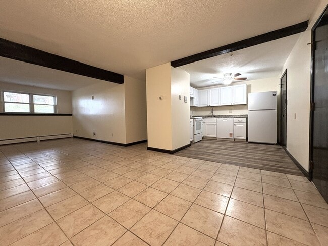 Building Photo - Beautifully updated 2 bedroom condo in Dracut MA