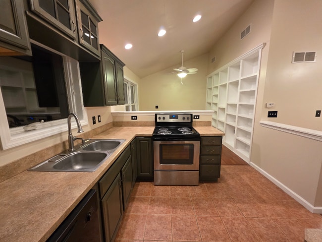 Photo - 180 Lakewood Dr