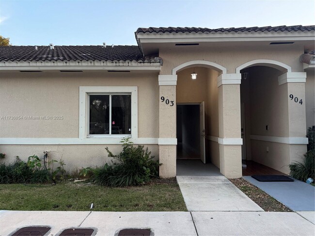 Photo - 13284 Old Biscayne Dr Unidad 903 Rental