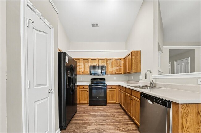 Photo - 7033 Sunman Rd