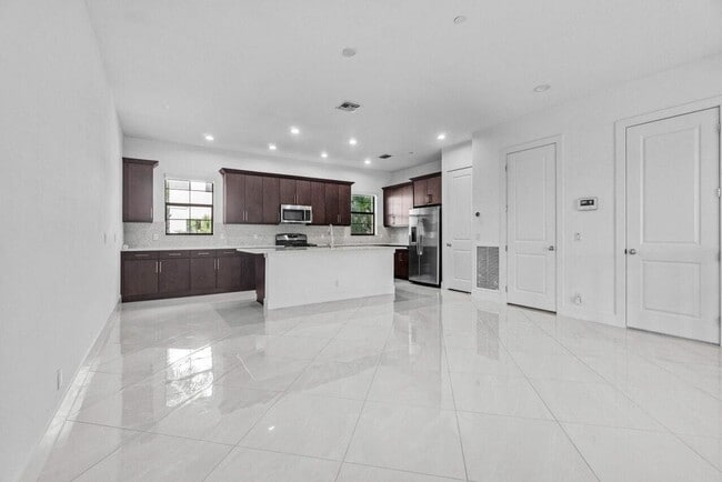 Photo - 7115 Edison Pl