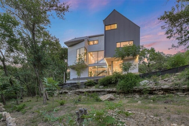 Photo - 1113 W 31st St