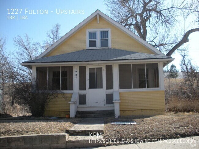 Building Photo - 1 BEDROOM | 1 BATH | ATTIC APARTMENT | CEN... Unit Upstairs