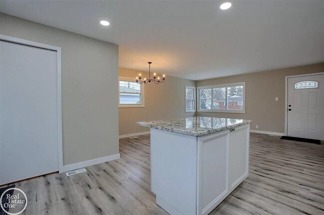 Photo - 47705 Roland St