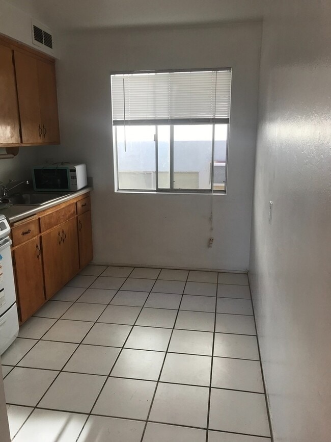 Photo - 2140 California St Unit 1