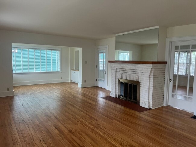 Photo - 240 W Locust St