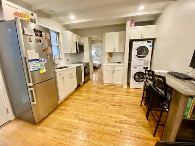 Photo - 15 Bond St Unit 1