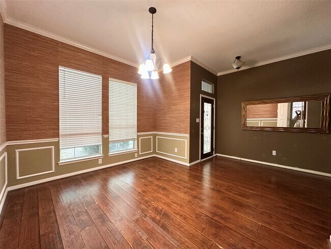 Photo - 19327 Gallatin Ln