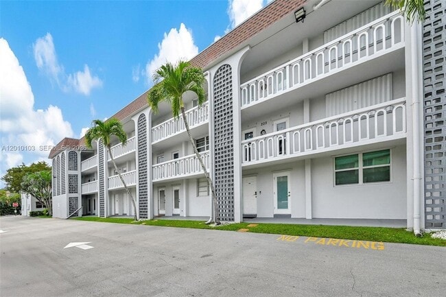 Building Photo - 400 SE 10th St Unit 105