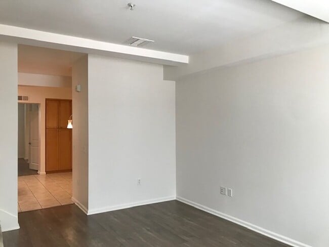 Photo - 2BR + 2 1/2BA CONDO AVAILABLE NOW IN BURBANK!