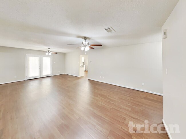 Photo - 28707 Binefield St