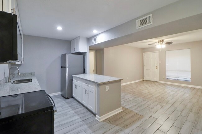 Photo - 5929 Queensloch Dr Unidad 235