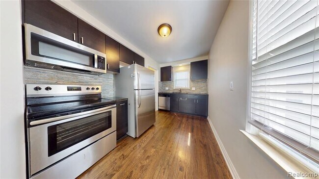 Photo - 3734 Buckingham Ave