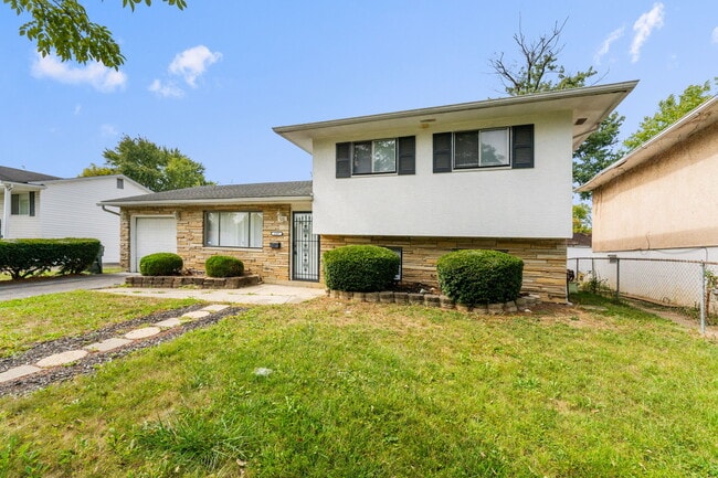 Building Photo - 1587 Brentnell Ave