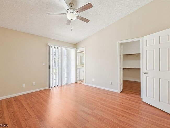 Photo - 582 Kavanagh Pl
