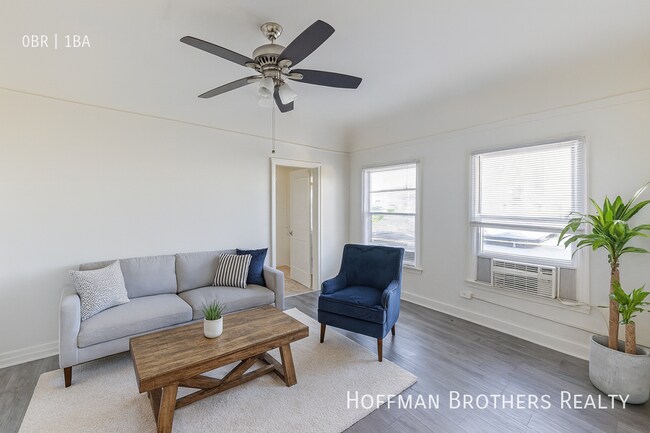 Building Photo - 400 S Kenmore Ave Unit 107