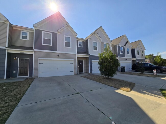 Photo - 1922 Flagpole Dr